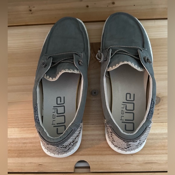 Hey Dude loafers Size 7. Army green Great condition, with brand new insole - Picture 2 of 6